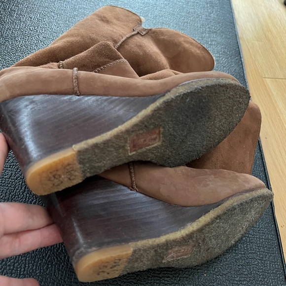 UGG platform Boot -Size 6 -Fur Lining - Picture 5 of 7